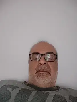 Satiro Sevilla online show from April 2026 11:24:02 PM