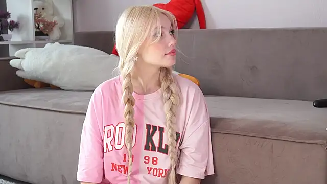 Snapshot of norakisses chatting on March 2026 05:32:02 AM norakisses online show from March 2026 05:32:02 AM