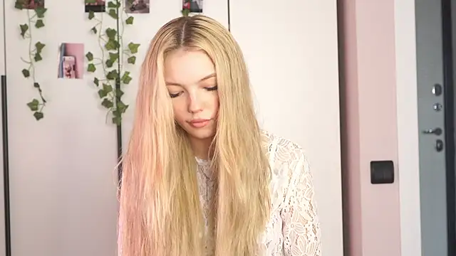 Snapshot of norakisses chatting on May 2026 07:28:02 AM norakisses online show from May 2026 07:28:02 AM
