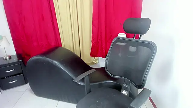 Snapshot of Strella_ferrera chatting on November 2025 05:39:01 AM Strella ferrera online show from November 2025 05:39:01 AM