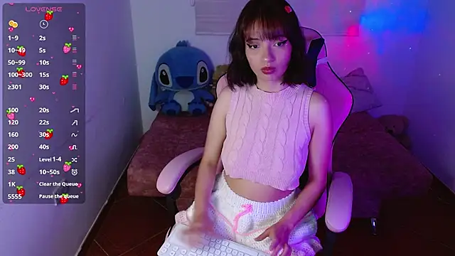 evie cloud online show from February 2025 01:02:01 AM