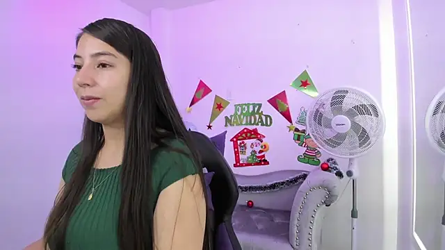 Snapshot of Ema_louis_ chatting on December 2024 11:57:02 AM Ema louis online show from December 2024 11:57:02 AM