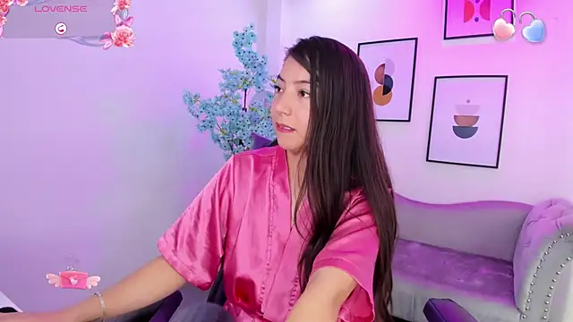 Snapshot of Ema_louis_ chatting on February 2025 03:41:02 PM Ema louis online show from February 2025 03:41:02 PM