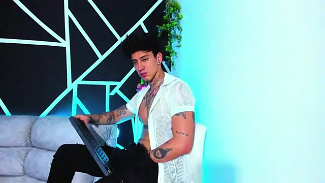 JUSTIN FULLER1 online show from February 2025 12:42:01 AM