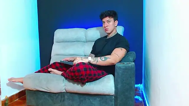 JUSTIN FULLER1 online show from January 2026 06:21:01 PM