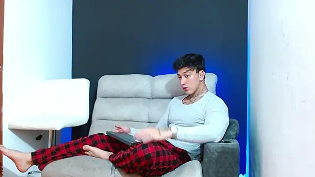 Snapshot of JUSTIN_FULLER1 chatting on April 2026 06:13:02 PM JUSTIN FULLER1 online show from April 2026 06:13:02 PM