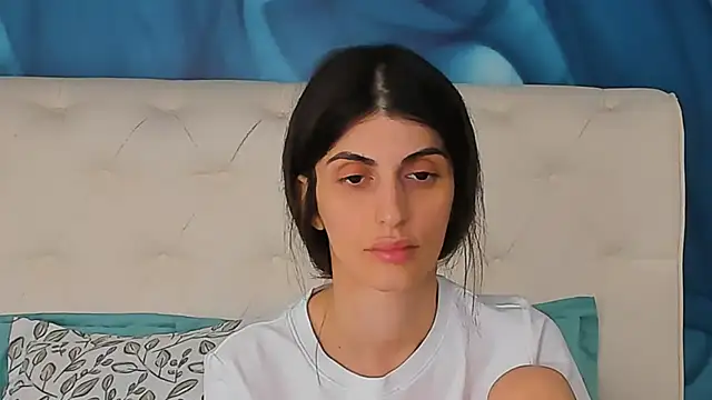 SkinnyDolly online show from July 2026 04:26:02 PM