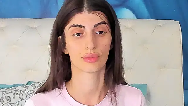 SkinnyDolly online show from July 2026 04:25:02 PM