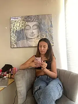 im lorein online show from January 2025 08:00:02 PM