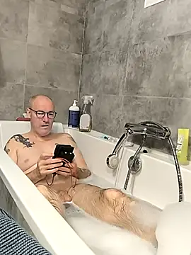 bogland33 online show from November 2025 06:40:02 PM