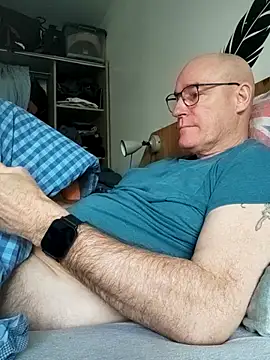 bogland33 online show from April 2026 06:10:01 PM