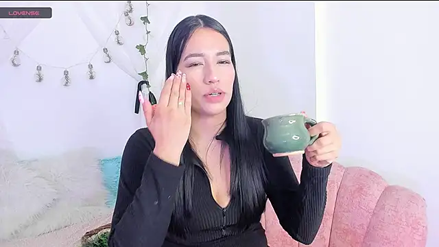 Snapshot of Sara_Kurt chatting on January 2025 01:03:02 PM Sara Kurt online show from January 2025 01:03:02 PM