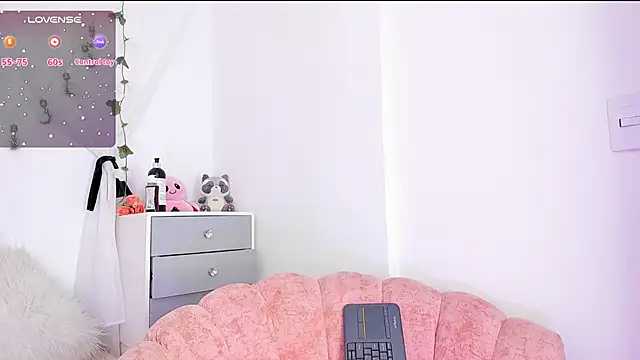 Snapshot of Sara_Kurt chatting on January 2025 12:58:02 PM Sara Kurt online show from January 2025 12:58:02 PM