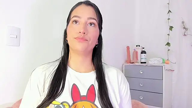 Snapshot of Sara_Kurt chatting on February 2025 12:55:01 PM Sara Kurt online show from February 2025 12:55:01 PM