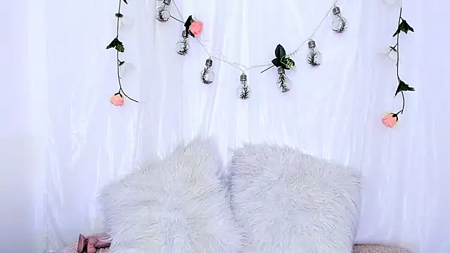 Snapshot of Sara_Kurt chatting on February 2025 03:43:02 PM Sara Kurt online show from February 2025 03:43:02 PM