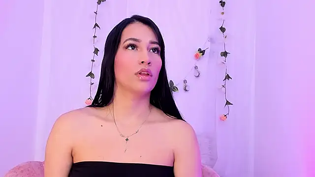 Snapshot of Sara_Kurt chatting on February 2025 12:16:01 PM Sara Kurt online show from February 2025 12:16:01 PM