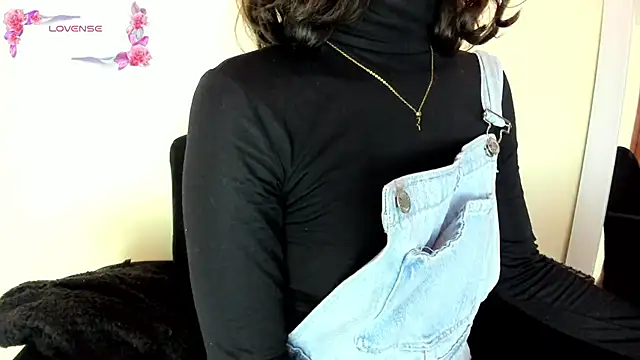 Snapshot of its__angelica_ chatting on January 2025 04:27:01 AM its angelica online show from January 2025 04:27:01 AM