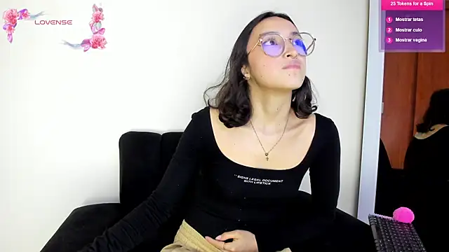 Snapshot of its__angelica_ chatting on February 2025 01:29:01 AM its angelica online show from February 2025 01:29:01 AM