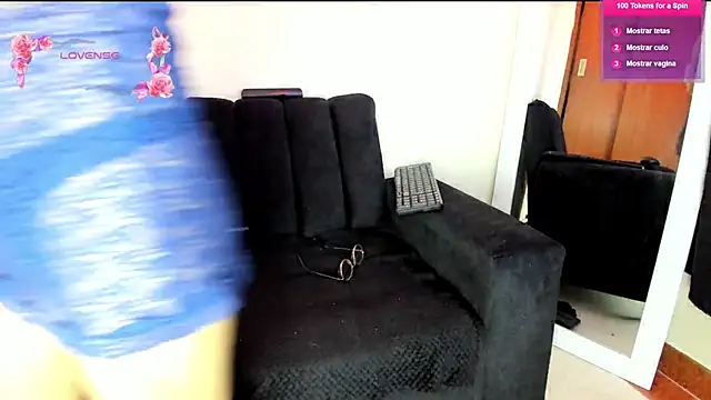 Snapshot of its__angelica_ chatting on March 2025 06:05:02 PM its angelica online show from March 2025 06:05:02 PM