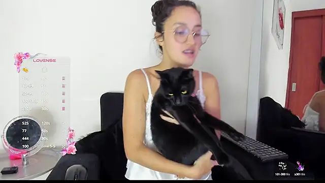 Snapshot of its__angelica_ chatting on October 2025 07:00:01 PM its angelica online show from October 2025 07:00:01 PM