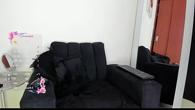 Snapshot of its__angelica_ chatting on October 2025 06:05:01 PM its angelica online show from October 2025 06:05:01 PM