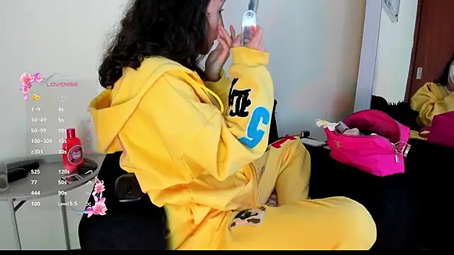 Snapshot of its__angelica_ chatting on October 2025 07:14:01 PM its angelica online show from October 2025 07:14:01 PM