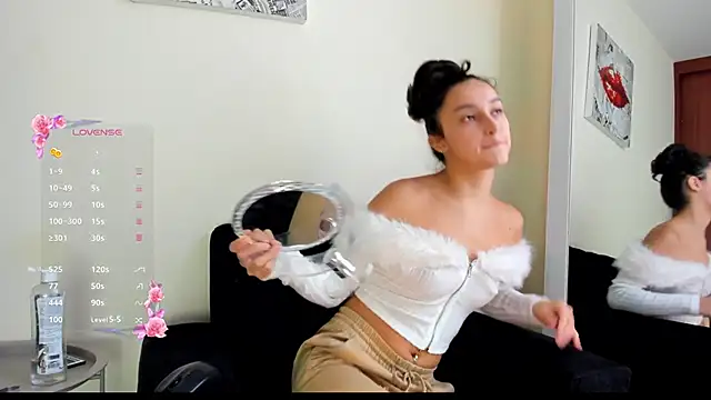 Snapshot of its__angelica_ chatting on October 2025 07:05:02 PM its angelica online show from October 2025 07:05:02 PM