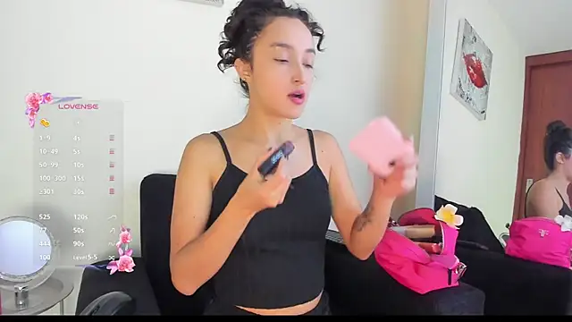 Snapshot of its__angelica_ chatting on November 2025 06:31:01 PM its angelica online show from November 2025 06:31:01 PM