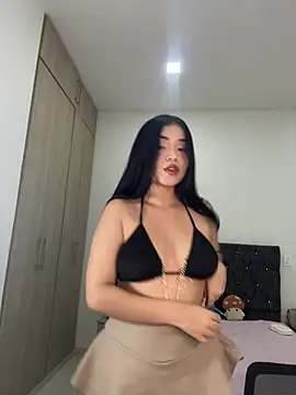 Snapshot of AuroraFiore chatting on June 2026 01:43:02 AM AuroraFiore online show from June 2026 01:43:02 AM
