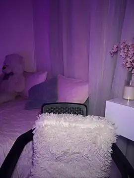 tuckersabrina online show from December 2025 01:42:01 PM