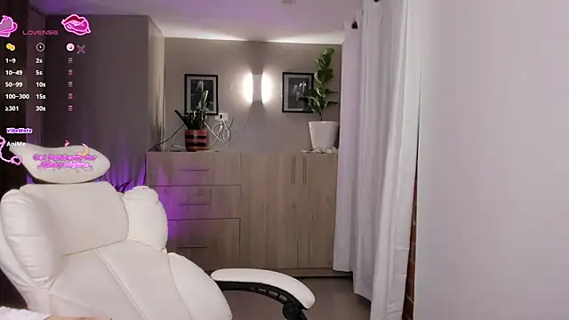 Snapshot of Niicoleta chatting on April 2026 06:19:01 AM Niicoleta online show from April 2026 06:19:01 AM