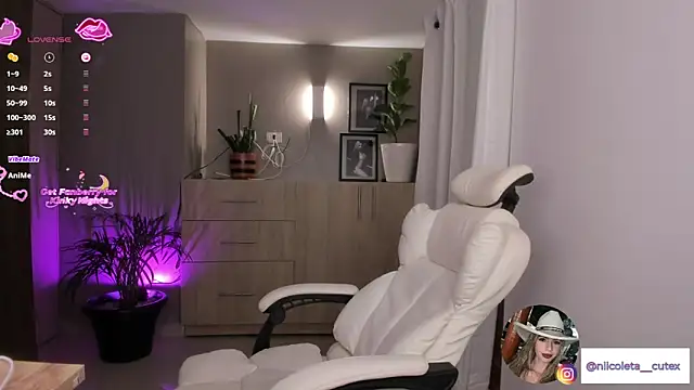 Snapshot of Niicoleta chatting on April 2026 07:45:01 AM Niicoleta online show from April 2026 07:45:01 AM