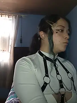 Elvishcassie  online show from May 2026 02:33:01 PM