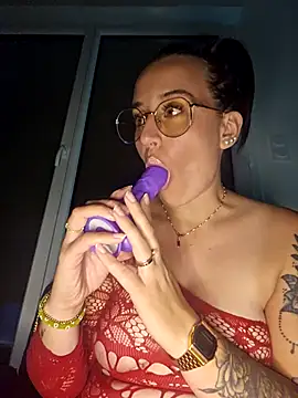 lindsay 33off online show from September 2025 08:01:01 PM