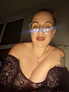 lindsay 33off online show from November 2025 09:02:02 PM