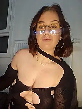 lindsay 33off online show from January 2026 06:02:02 PM