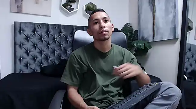 Snapshot of richar_voller chatting on December 2024 11:49:01 AM richar voller online show from December 2024 11:49:01 AM