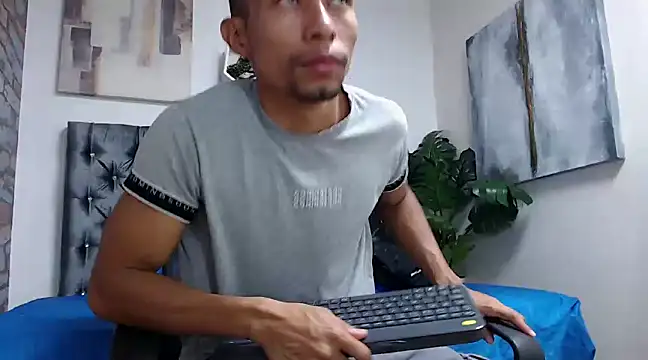 Snapshot of richar_voller chatting on December 2024 11:30:01 AM richar voller online show from December 2024 11:30:01 AM