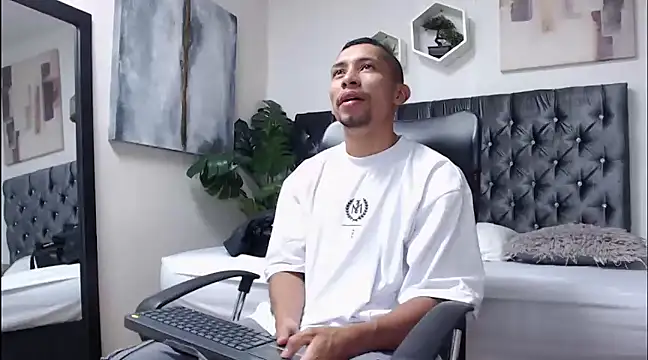 Snapshot of richar_voller chatting on January 2025 11:31:01 AM richar voller online show from January 2025 11:31:01 AM