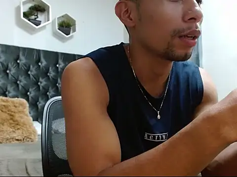 Snapshot of richar_voller chatting on September 2025 03:49:02 PM richar voller online show from September 2025 03:49:02 PM