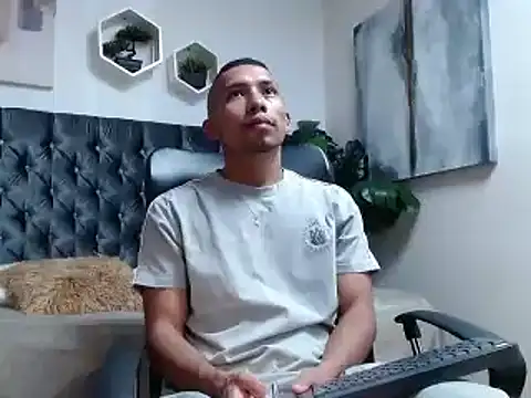 Snapshot of richar_voller chatting on September 2025 11:26:01 AM richar voller online show from September 2025 11:26:01 AM