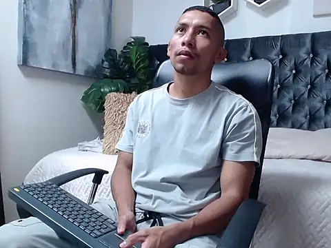 Snapshot of richar_voller chatting on October 2025 11:19:01 AM richar voller online show from October 2025 11:19:01 AM