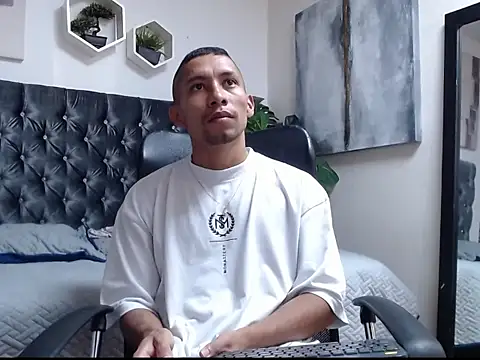 Snapshot of richar_voller chatting on October 2025 11:21:01 AM richar voller online show from October 2025 11:21:01 AM