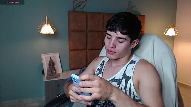 AlejooTwink online show from February 2025 11:58:02 PM