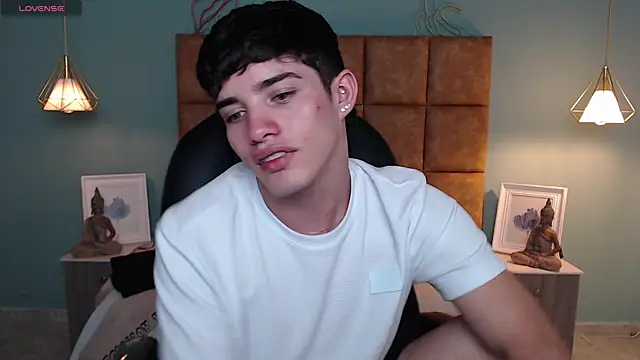 AlejooTwink online show from February 2025 08:33:01 PM