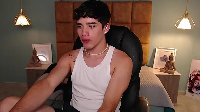 AlejooTwink online show from February 2025 09:44:02 PM