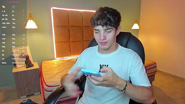 AlejooTwink online show from October 2025 01:05:02 AM