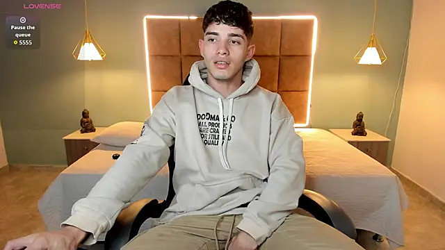 AlejooTwink online show from May 2026 05:25:01 AM