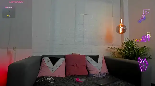 Snapshot of Layla_707 chatting on December 2024 02:31:02 AM Layla 707 online show from December 2024 02:31:02 AM