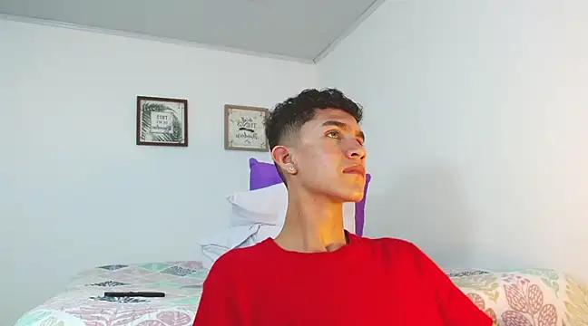 Snapshot of Noah_tyler_ chatting on December 2024 01:14:01 AM Noah tyler online show from December 2024 01:14:01 AM